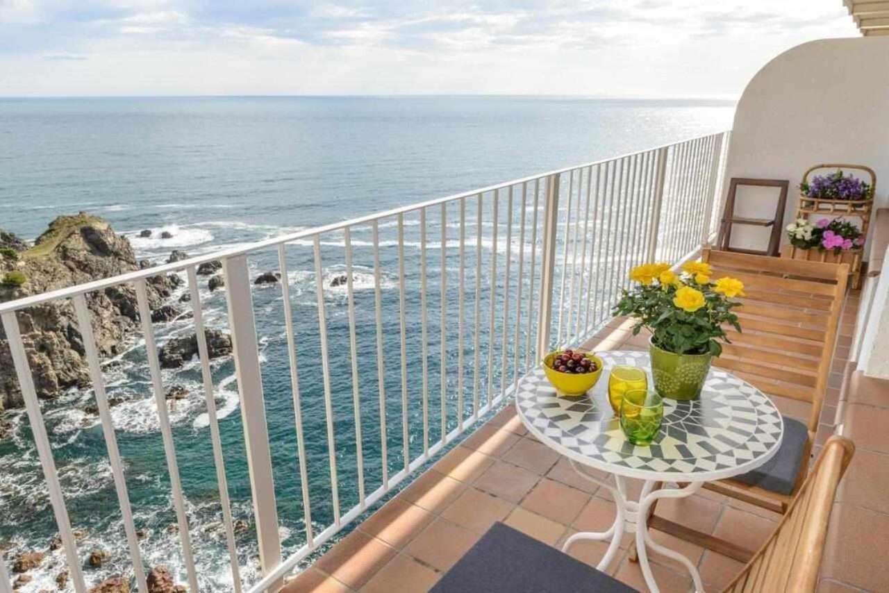 Capsasalbegur74 Terraza Sobre Mar Piscina Del Mar Apartment Exterior photo