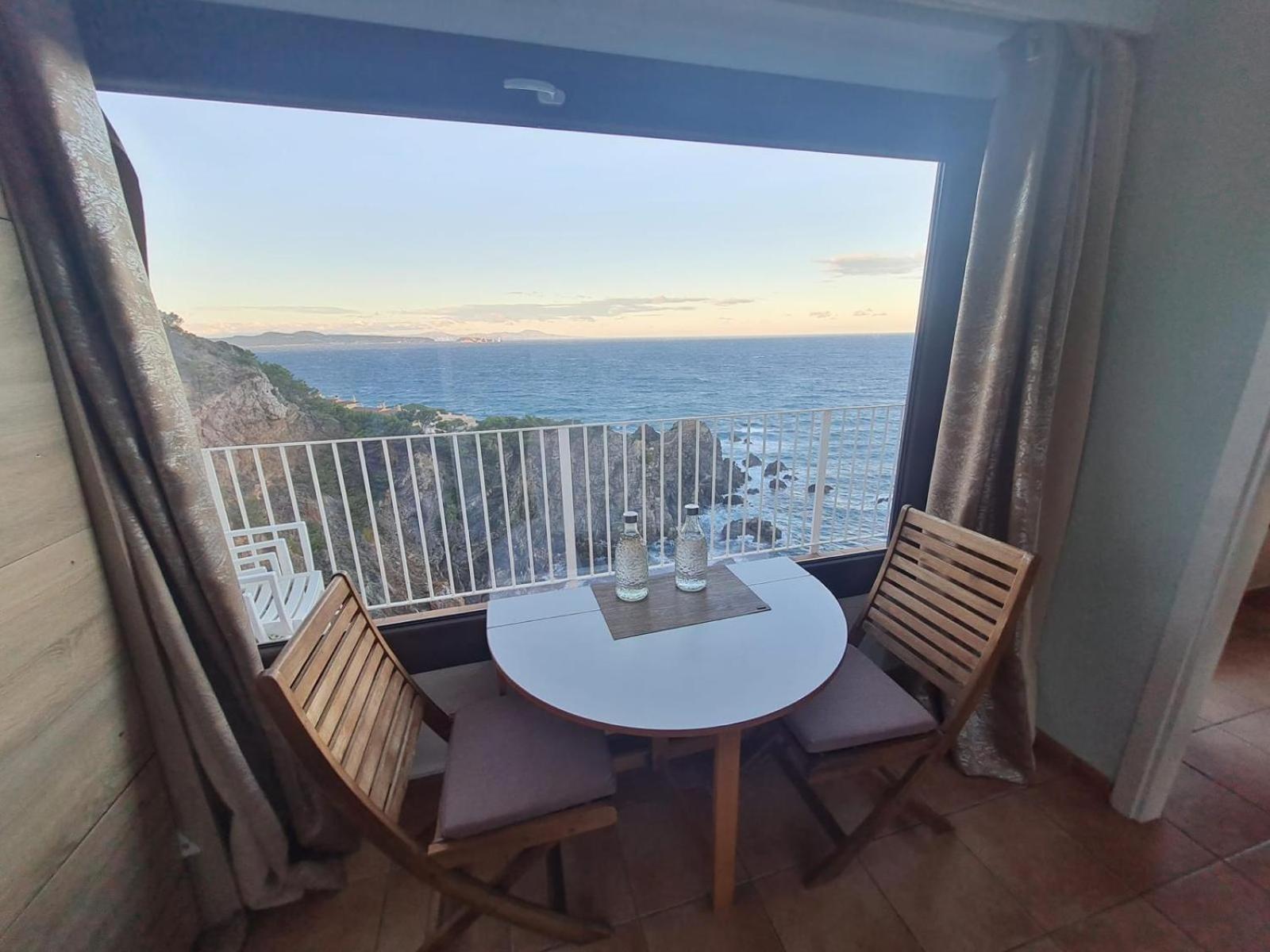 Capsasalbegur74 Terraza Sobre Mar Piscina Del Mar Apartment Exterior photo